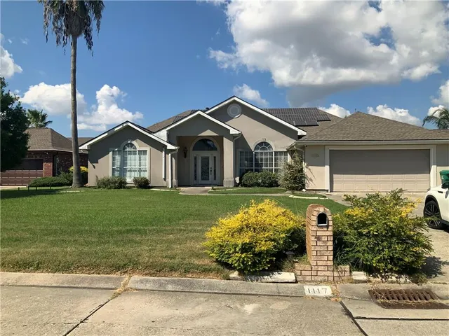 $490,000 | 1117 Lake Louise Drive, Gretna, LA 70056