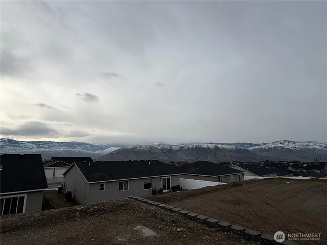 $489,900 | 2378 2nd Street Southeast, East Wenatchee, WA 98802
