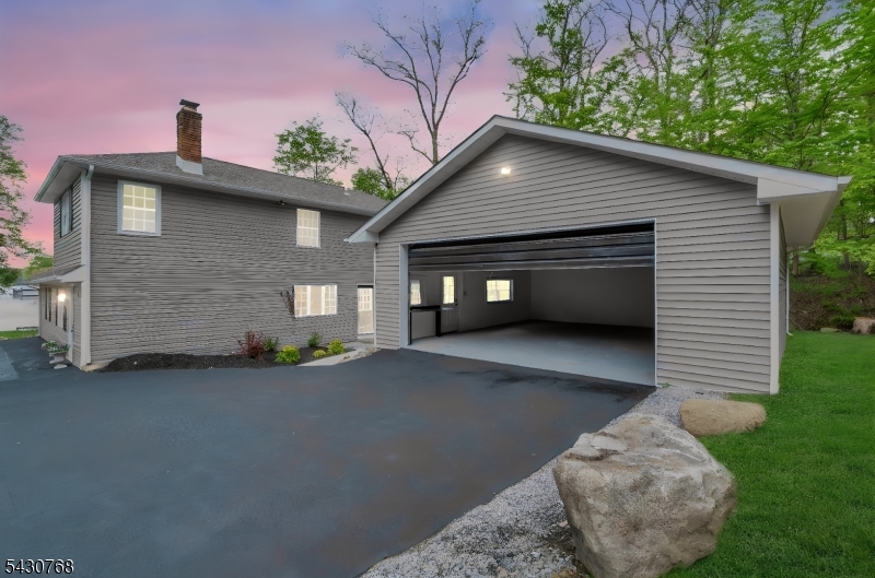 385 Maxim Drive Hopatcong, NJ 07821 - Photo 3 of 50