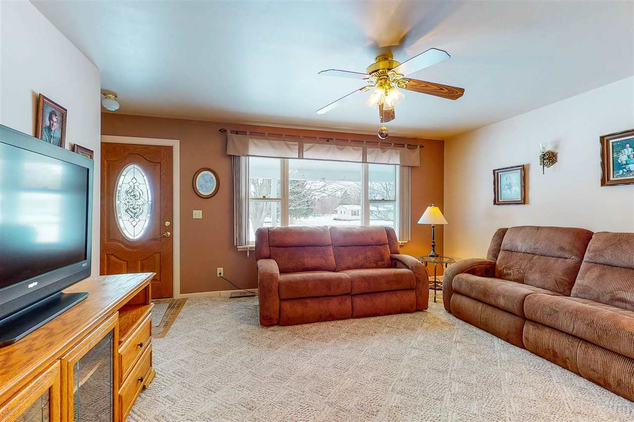 6021 Duffield Road Swartz Creek, MI 48473 - Photo 18 of 46 Living Room With Plenty of Natural Light