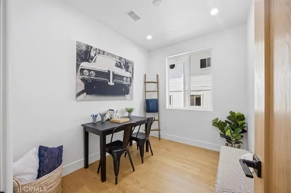 a view of a livingroom with furniture