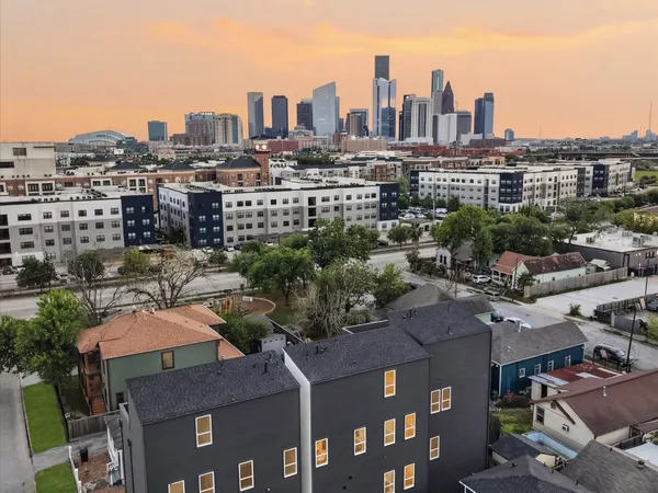 $449,990 | 1517 McKee Street, Houston, TX 77009