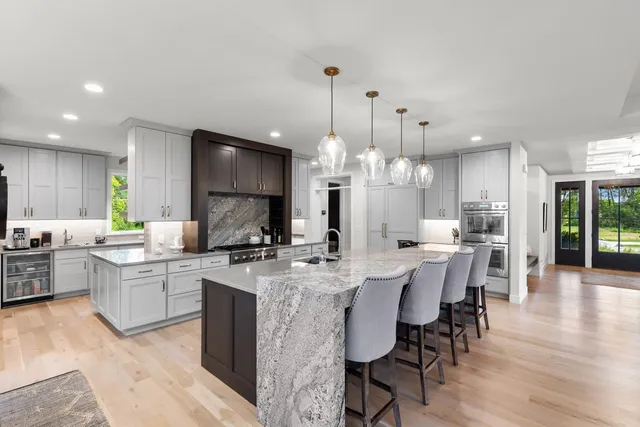 $2,000,000 | 754 Shawnee Woods Road, Medina, MN 55340