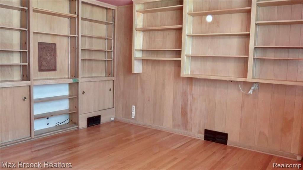 295 Cloverly Road Grosse Pointe Farms, MI 48236 - Photo 22 of 40