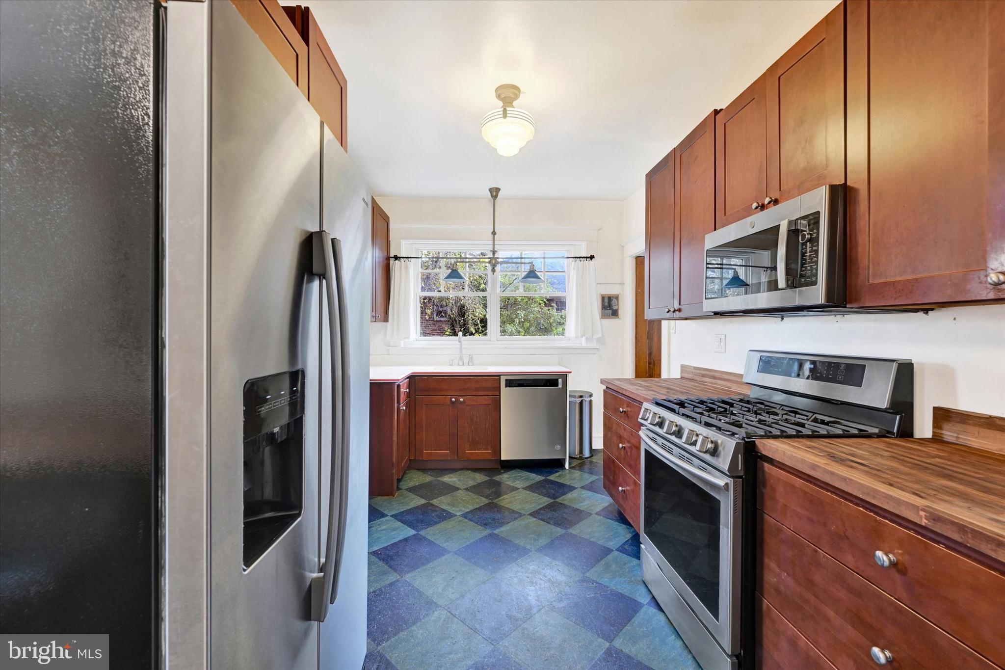 4608 Cedar Garden Road Baltimore, MD 21229 - Photo 13 of 30