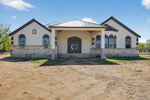 $434,999 | 510 High Meadow Drive, Lytle, TX 78052