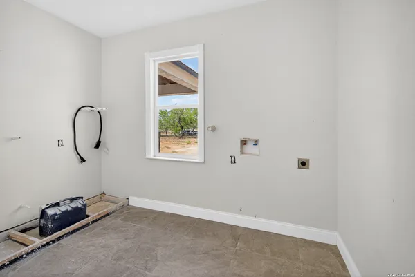 $434,999 | 510 High Meadow Drive, Lytle, TX 78052