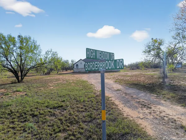 $434,999 | 510 High Meadow Drive, Lytle, TX 78052