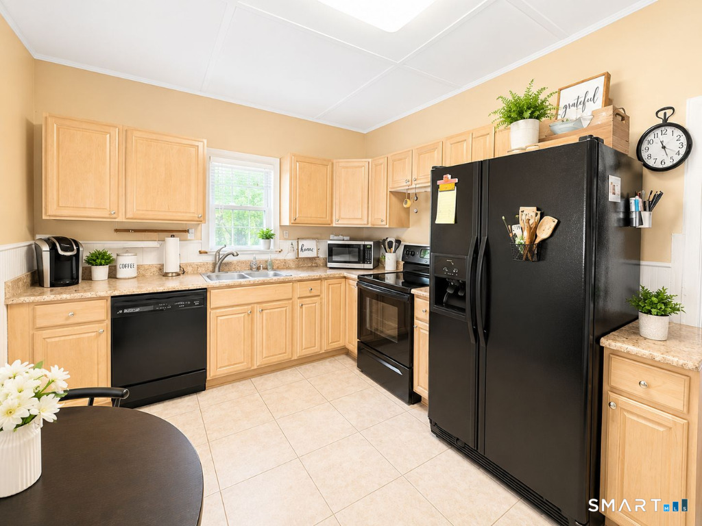 27 Milk Street Meriden, CT 06451 - Photo 3 of 16
