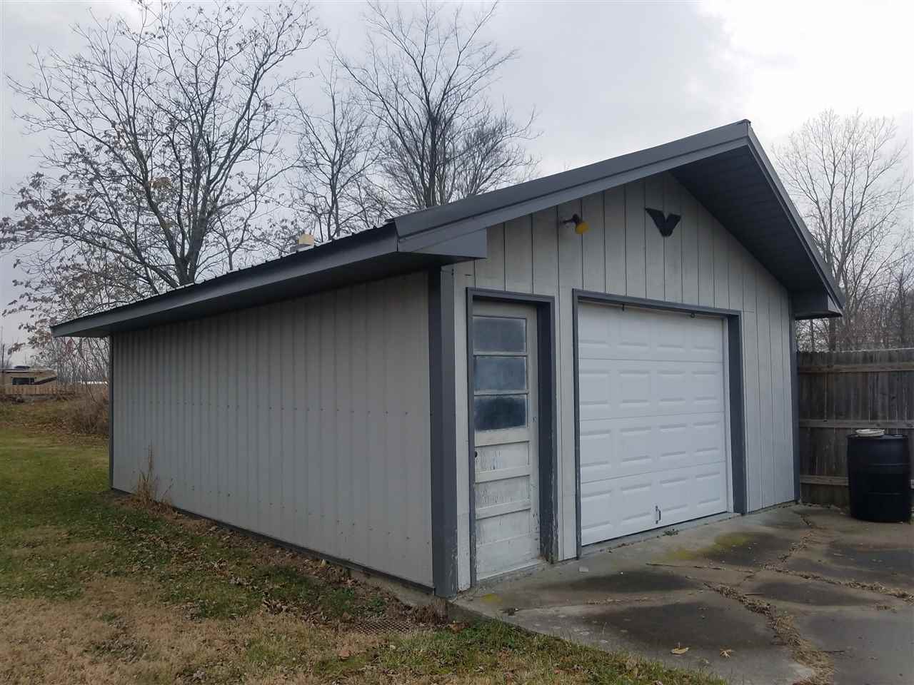 1421 Adams Street Decatur, IN 46733 - Photo 4 of 22