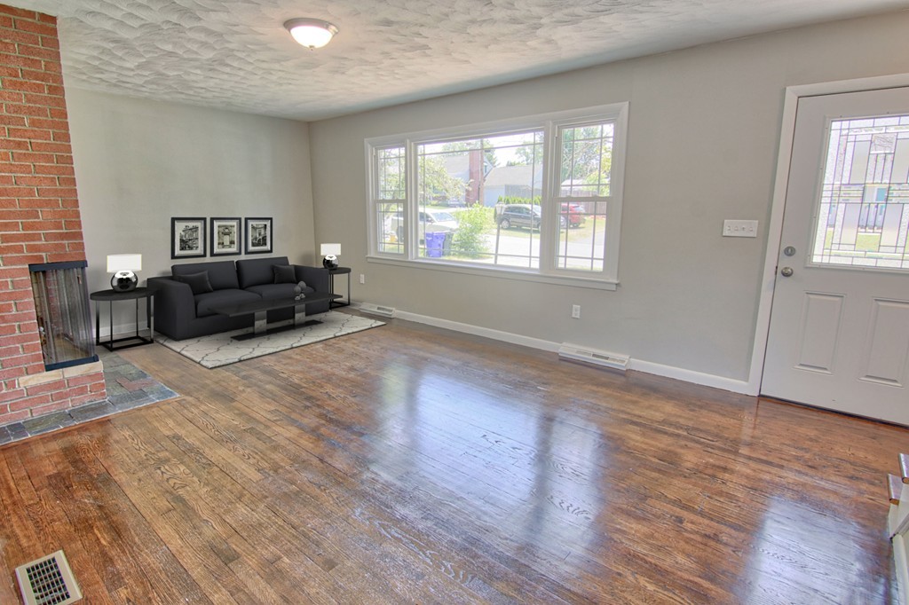 60 Harrow Road Springfield, MA 01118 - Photo 4 of 22 Gallery Image 4