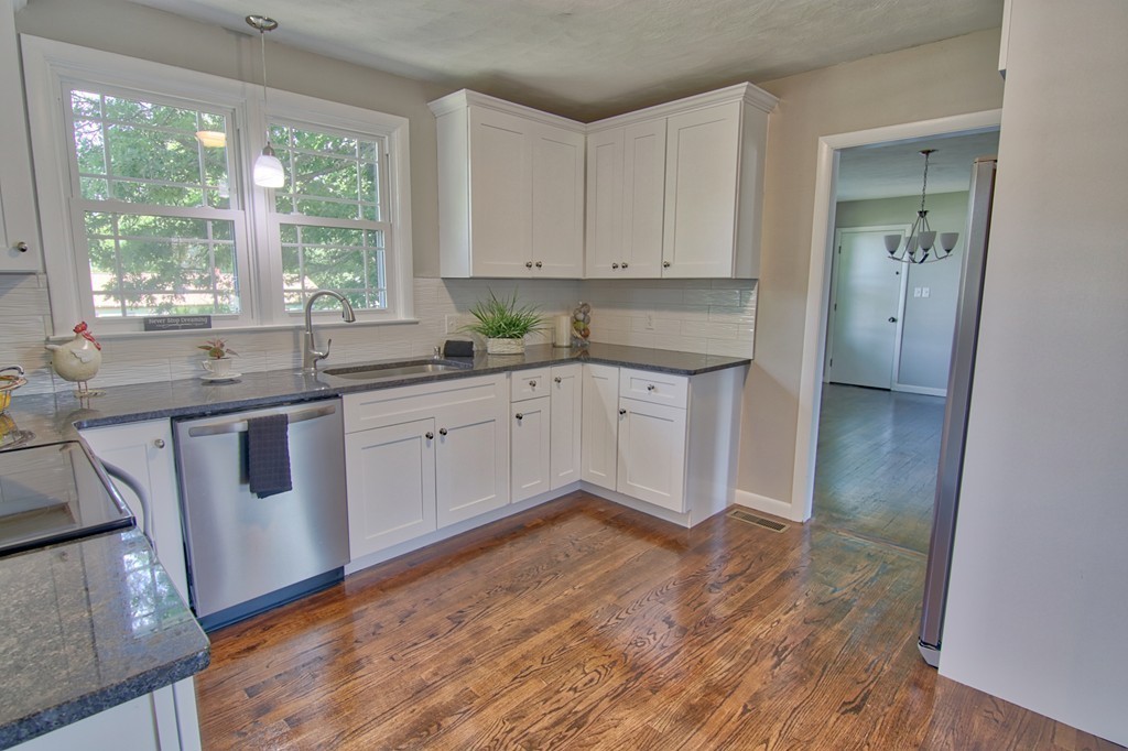 60 Harrow Road Springfield, MA 01118 - Photo 10 of 22 Gallery Image 10