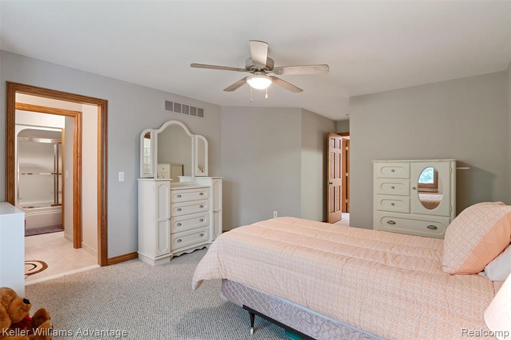 30489 Munger Livonia, MI 48154 - Photo 35 of 59 Gallery Image 35