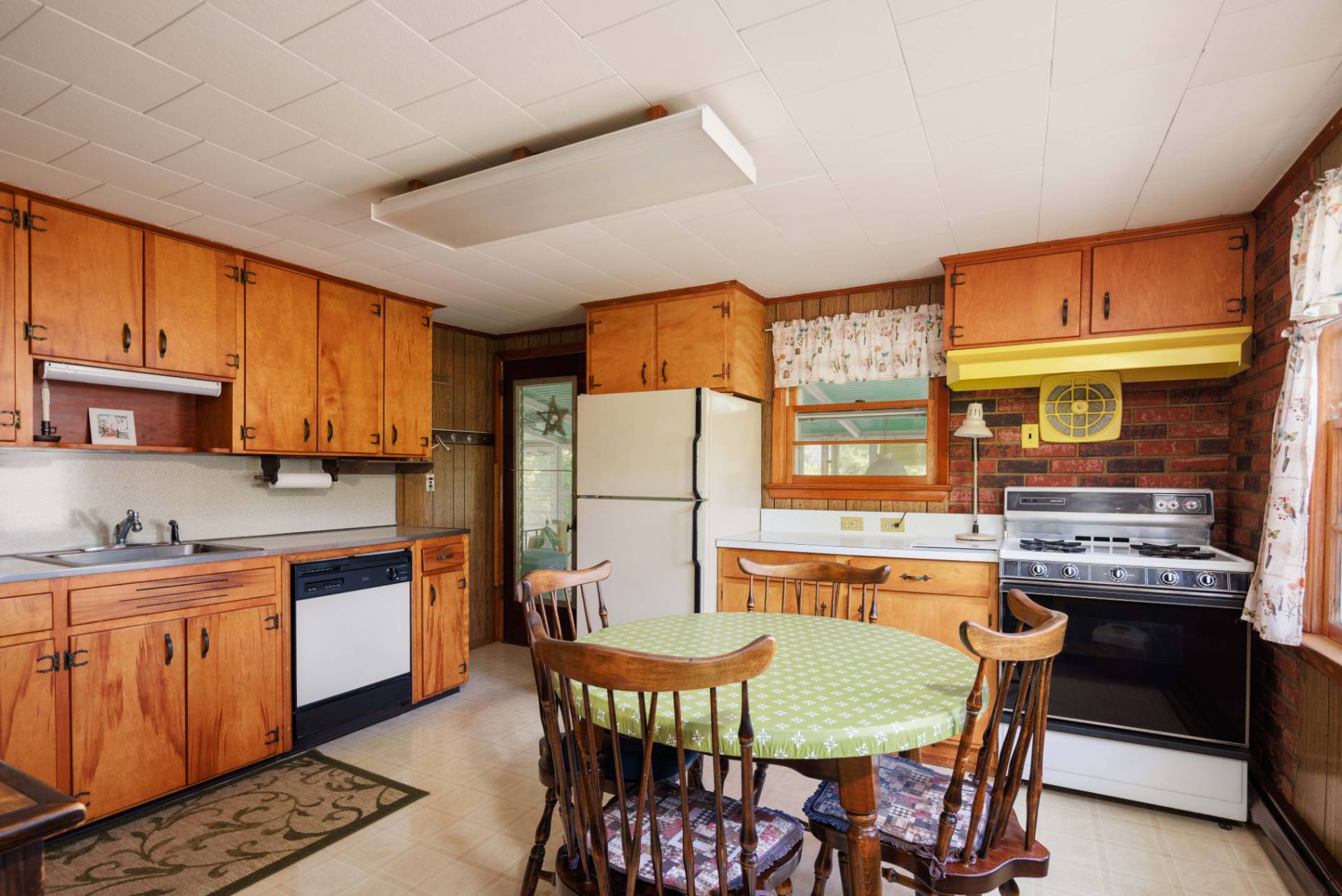 29 Fern Road Southampton, NY 11968 - Photo 6 of 16 Gallery Image 6