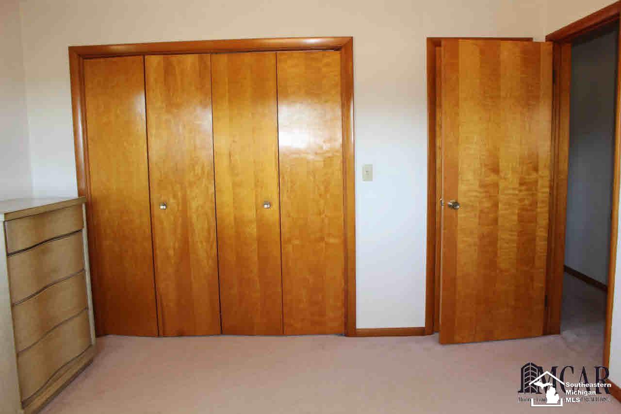 9009 North Ann Arbor Road Dundee, MI 48131 - Photo 19 of 45 21220832-18.JPG