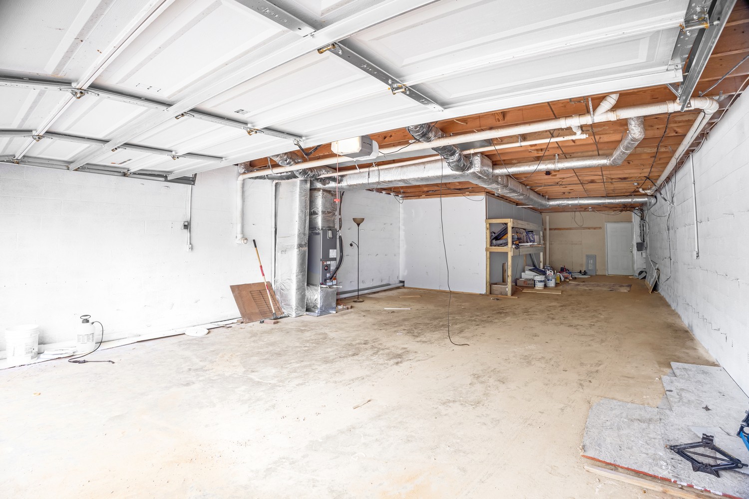 155 Covington Lane Dickson, TN 37055 - Photo 4 of 5 a view of a garage