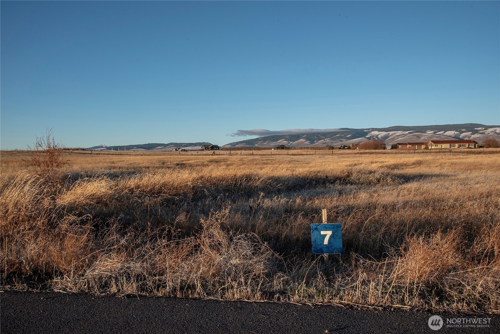 7 Green Canyon Road Ellensburg, WA 98926 - Photo 1 of 9 a view of an ocean