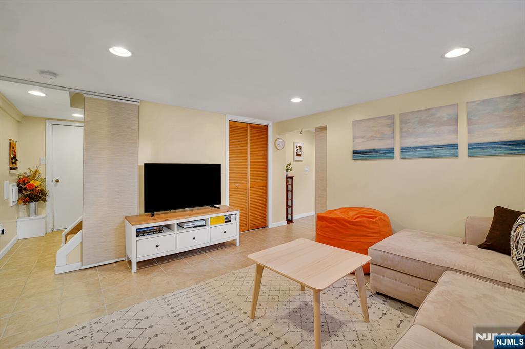 243 Donaldson Avenue Rutherford, NJ 07070 - Photo 19 of 37