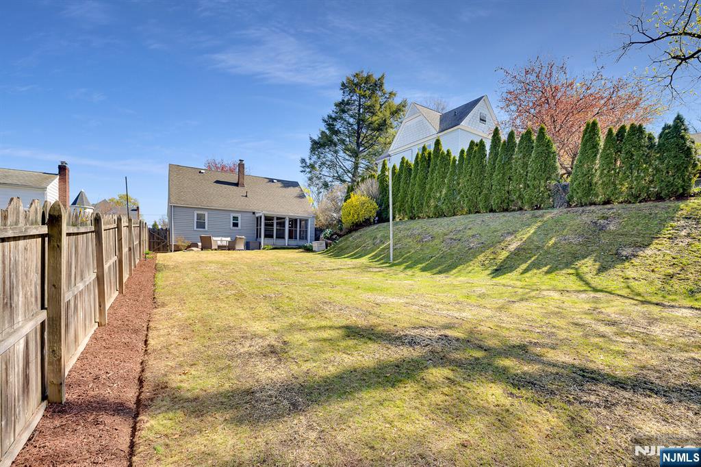 243 Donaldson Avenue Rutherford, NJ 07070 - Photo 29 of 37