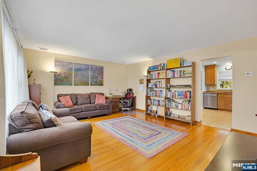 243 Donaldson Avenue Rutherford, NJ 07070 - Photo 3 of 37