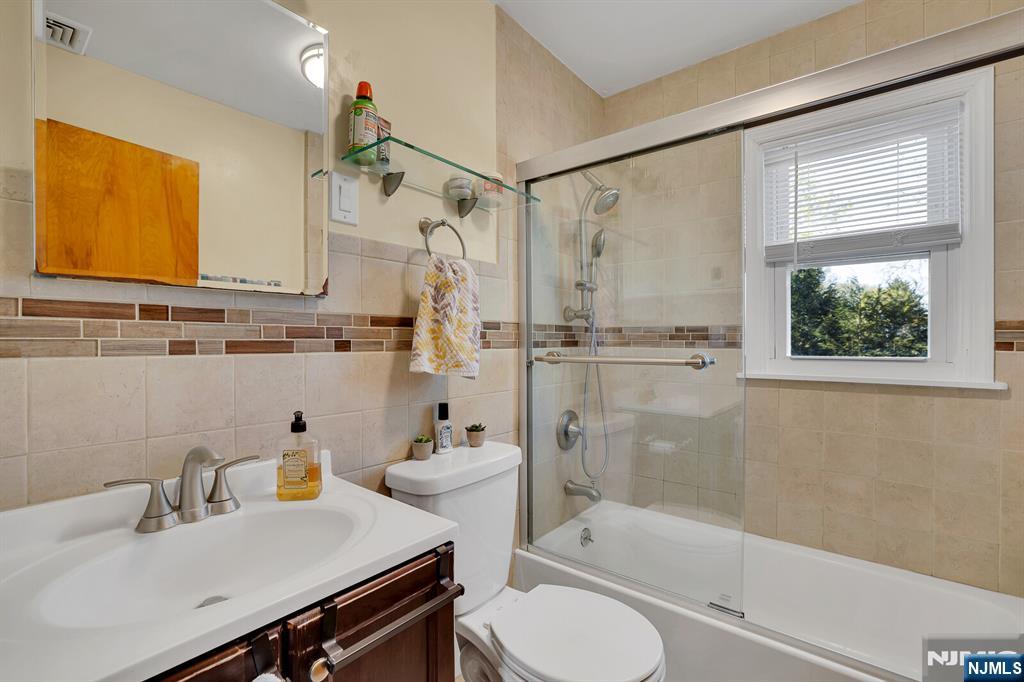 243 Donaldson Avenue Rutherford, NJ 07070 - Photo 10 of 37