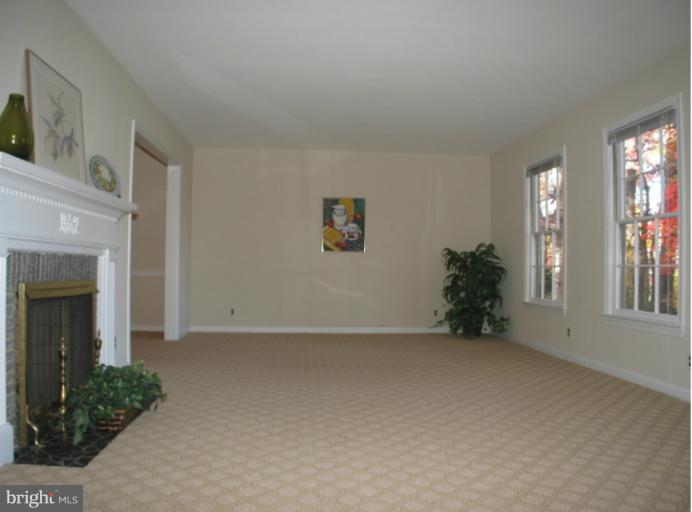 7600 Bells Mill Road Bethesda, MD 20817 - Photo 2 of 30 Living Room