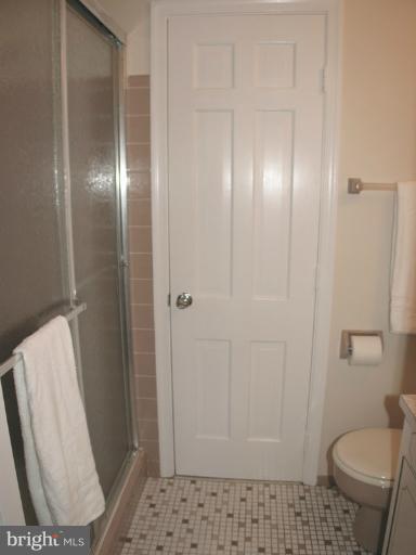 7600 Bells Mill Road Bethesda, MD 20817 - Photo 15 of 30 Main Level Full Bath