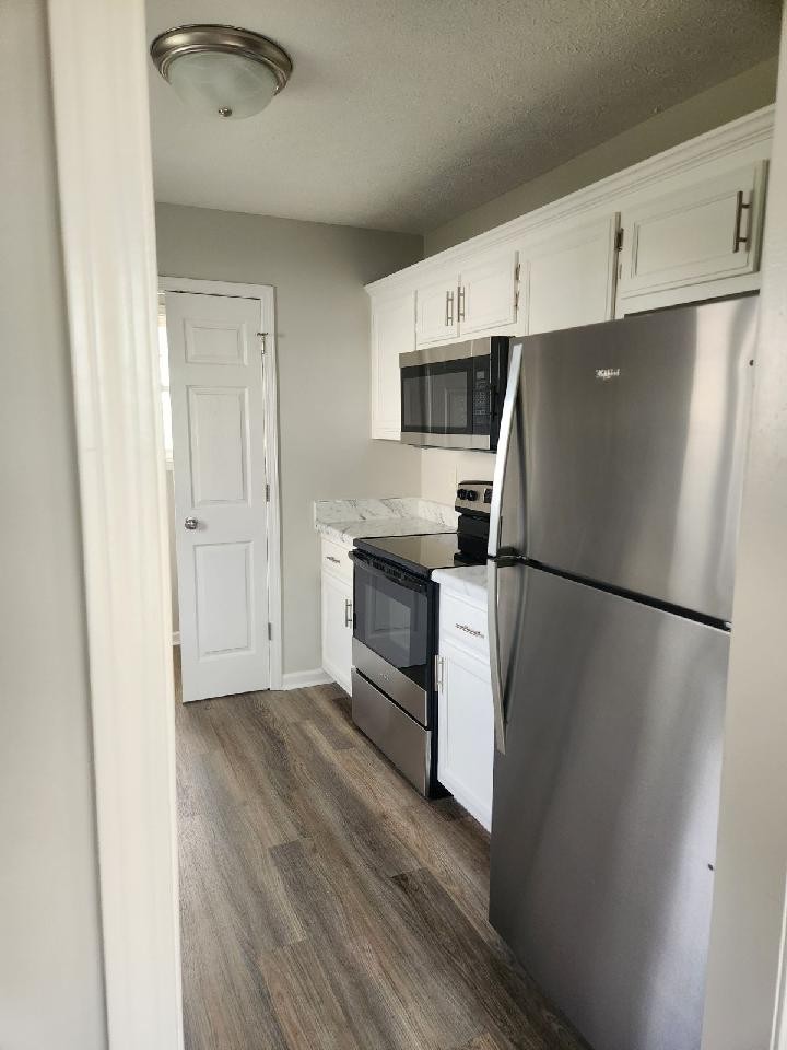 318 Reeves Court Springfield, TN 37172 - Photo 5 of 9 a kitchen with a refrigerator a sink and dishwasher