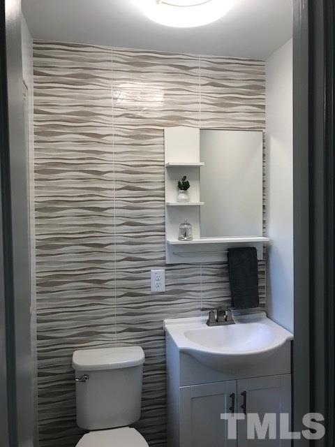 713 Chatham Lane Raleigh, NC 27610 - Photo 13 of 20 Designer wall Tile