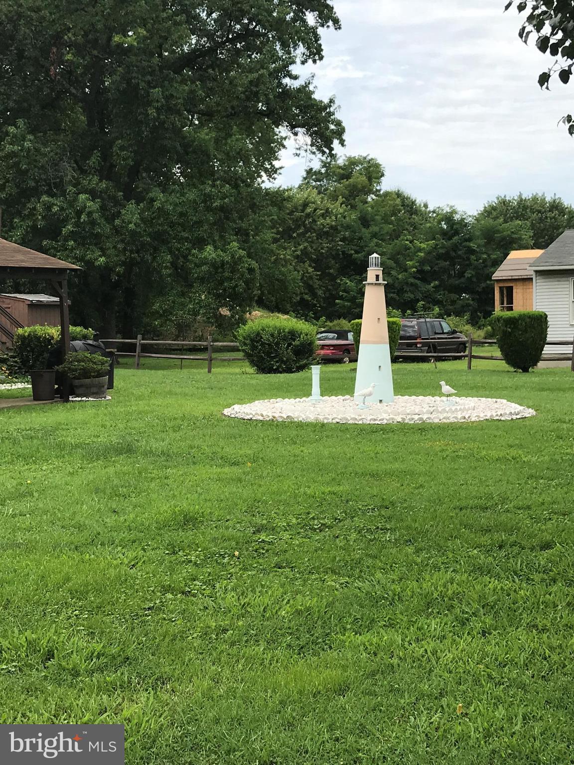 a view of house with backyard