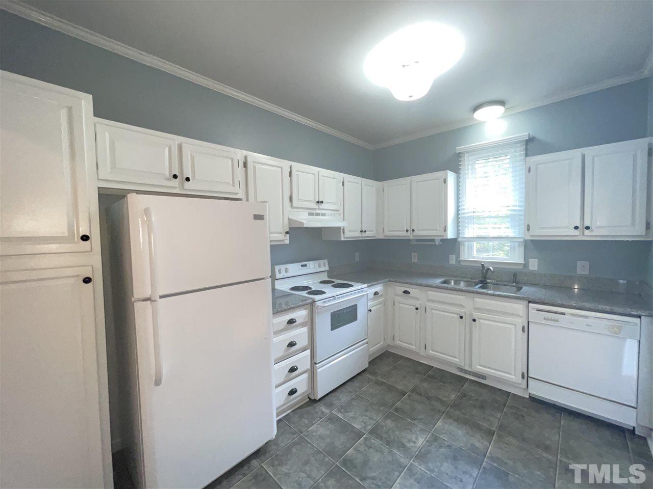 907 Albany Court Raleigh, NC 27615 - Photo 3 of 16