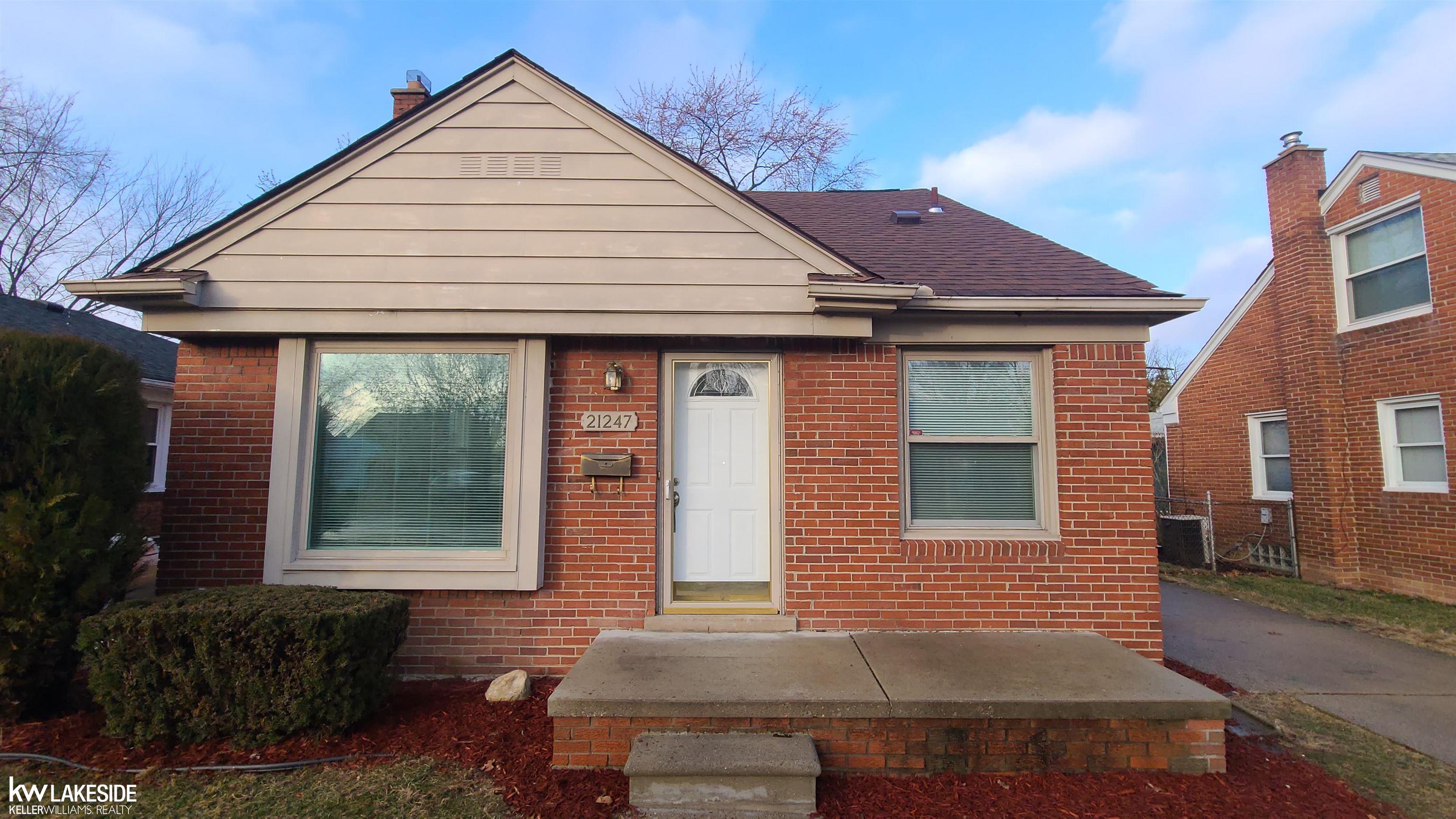 21247 Newcastle Road Harper Woods, MI 48225 - Photo 3 of 34