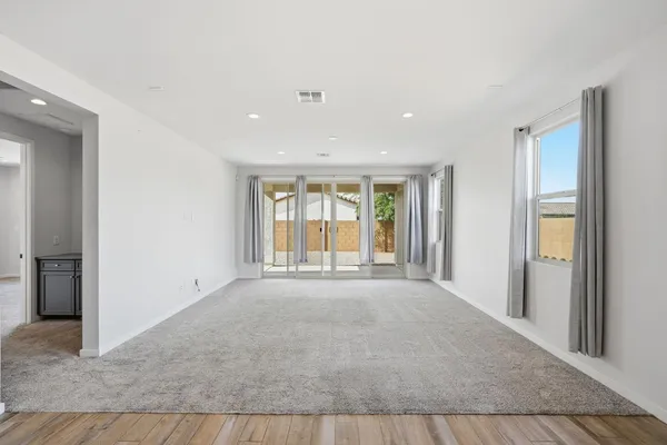 $2,100 | 641 South Davidson Lane, Casa Grande, AZ 85122