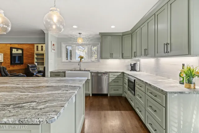 $849,900 | 36 Shady Lane, Hattiesburg, MS 39402