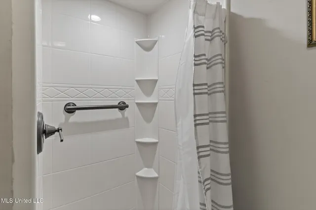 $849,900 | 36 Shady Lane, Hattiesburg, MS 39402