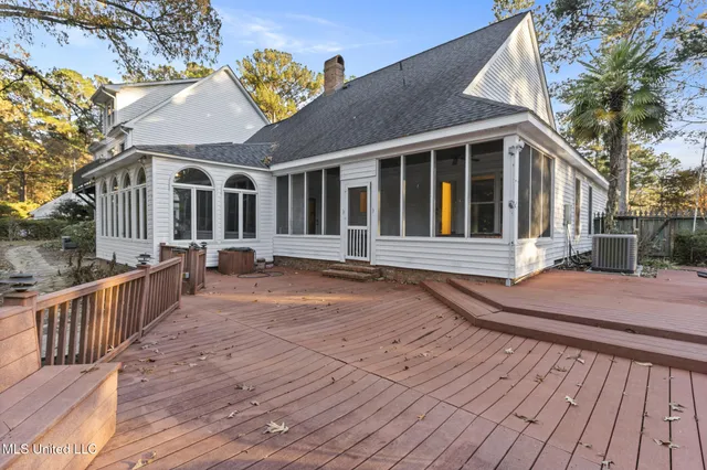 $849,900 | 36 Shady Lane, Hattiesburg, MS 39402