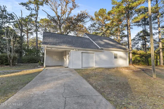 $849,900 | 36 Shady Lane, Hattiesburg, MS 39402