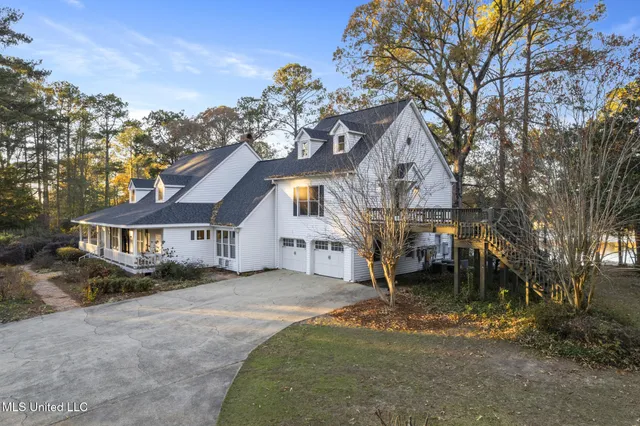$849,900 | 36 Shady Lane, Hattiesburg, MS 39402