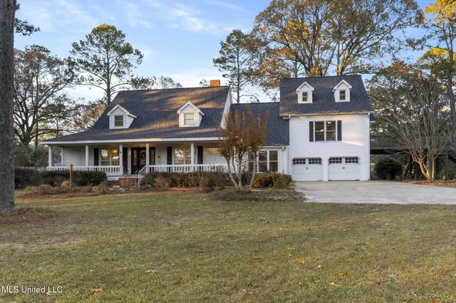 $849,900 | 36 Shady Lane, Hattiesburg, MS 39402