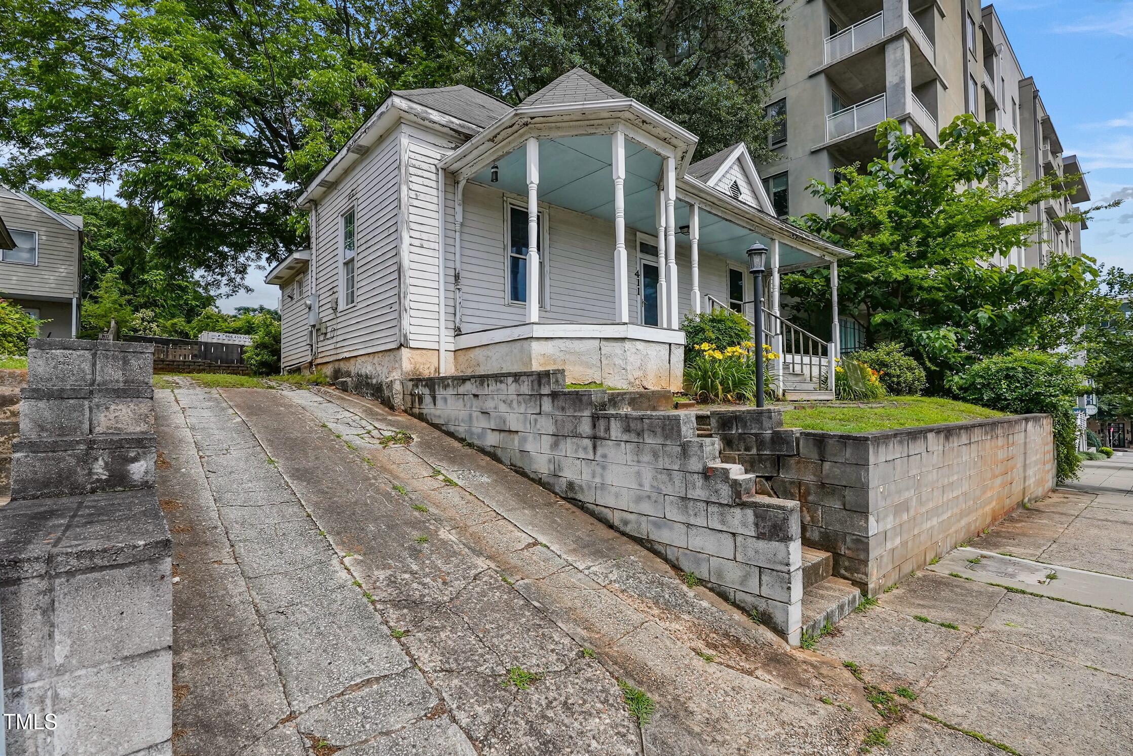 407 North Boylan Avenue Raleigh, NC 27603 - Photo 3 of 15 a front view of a house with garden