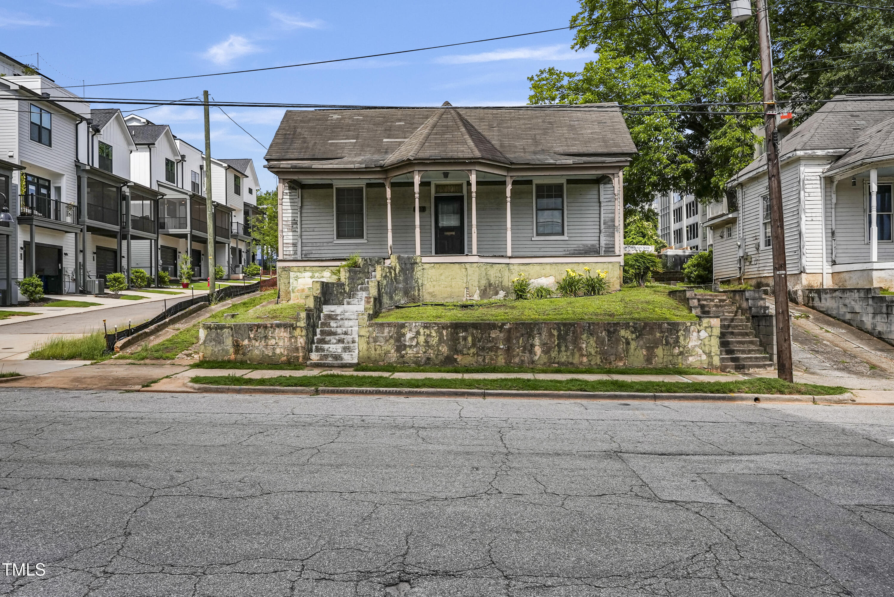 407 North Boylan Avenue Raleigh, NC 27603 - Photo 4 of 15 a view of a house with a swimming pool