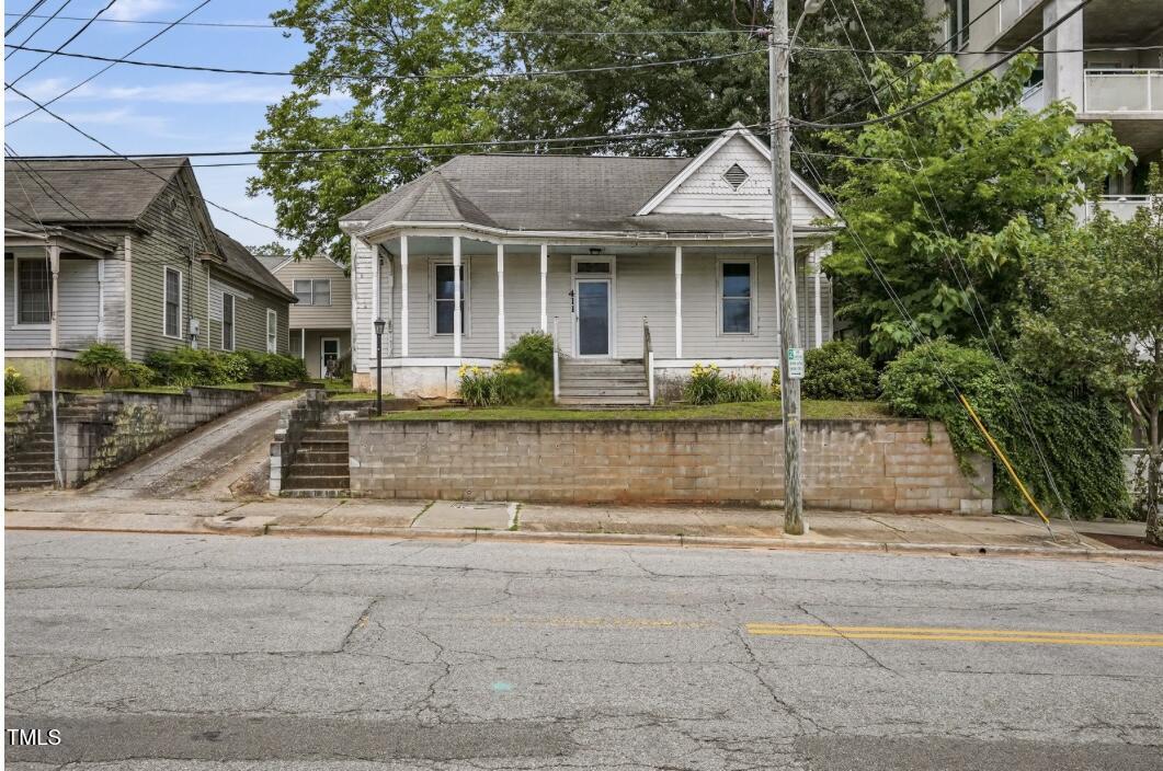 407 North Boylan Avenue Raleigh, NC 27603 - Photo 5 of 15 a front view of a house with garden