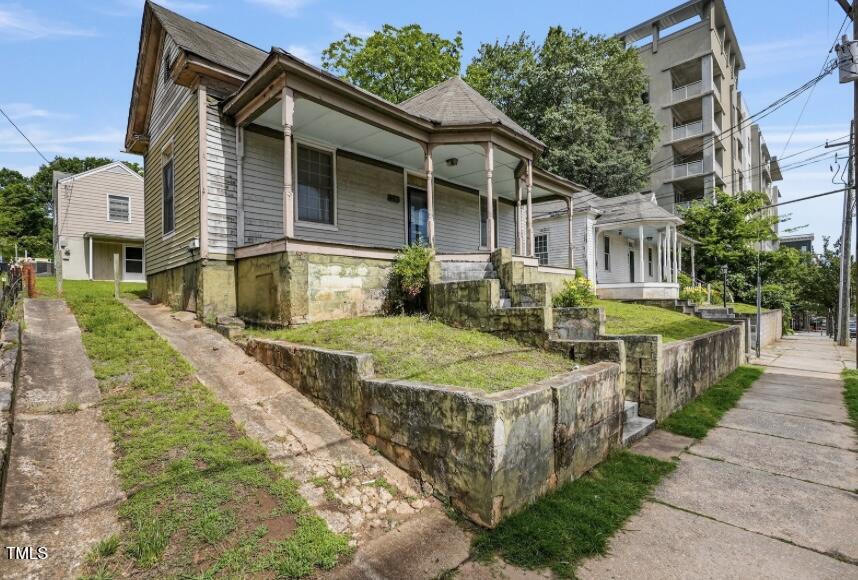 407 North Boylan Avenue Raleigh, NC 27603 - Photo 6 of 15 a view of a house with backyard and sitting area