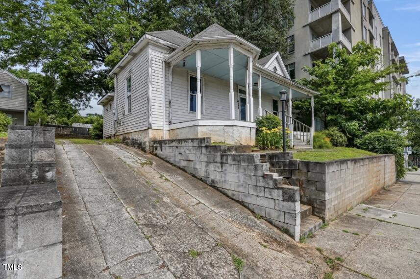 407 North Boylan Avenue Raleigh, NC 27603 - Photo 7 of 15 a front view of a house with garden