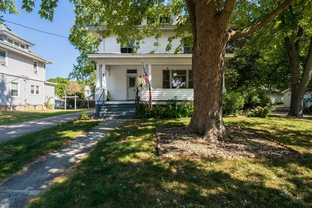 $188,000 | 355 North Cherry Street, El Paso, IL 61738