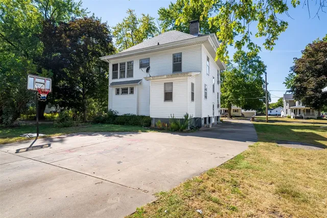 $188,000 | 355 North Cherry Street, El Paso, IL 61738