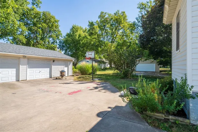 $188,000 | 355 North Cherry Street, El Paso, IL 61738