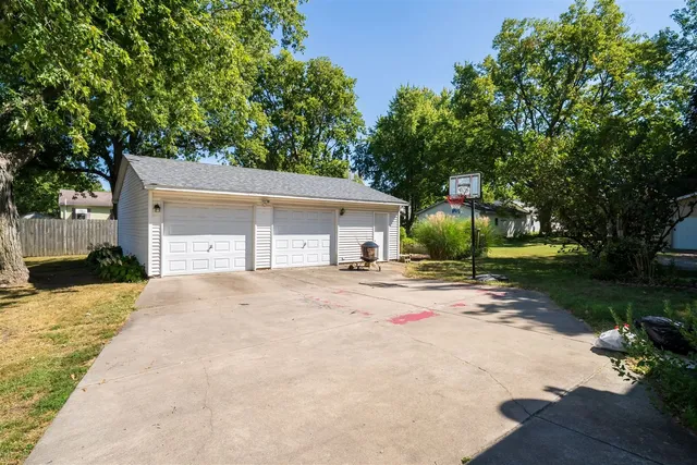 $188,000 | 355 North Cherry Street, El Paso, IL 61738