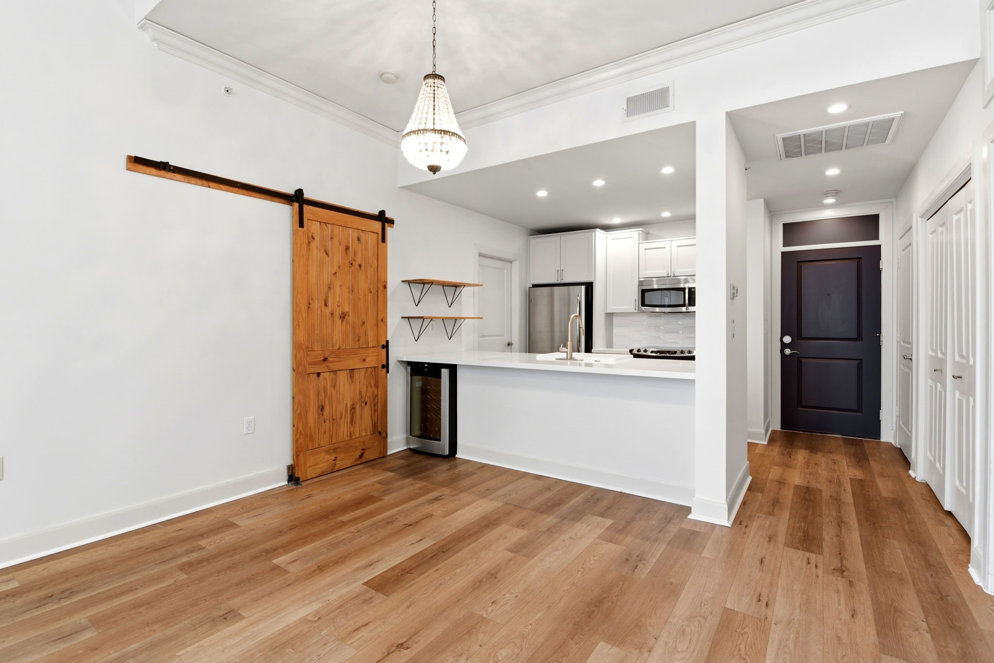 1010 Rosine Street, Unit 43 Houston, TX 77019 - Photo 19 of 48 a view of a kitchen with wooden floor and a kitchen