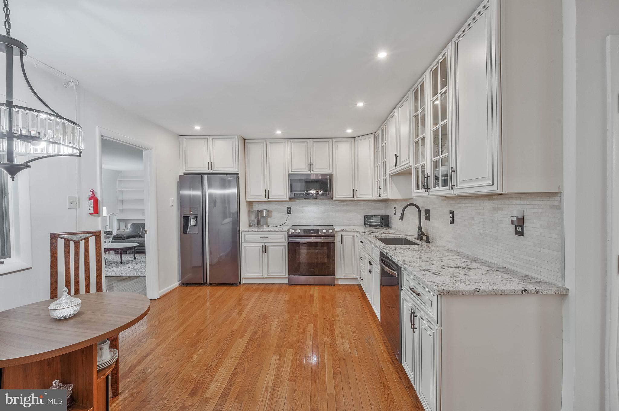 2026 Hunter Mill Road Vienna, VA 22181 - Photo 6 of 35
